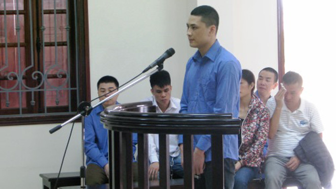 Các bị cáo trước vành móng ngựa. Ảnh: Minh Cương