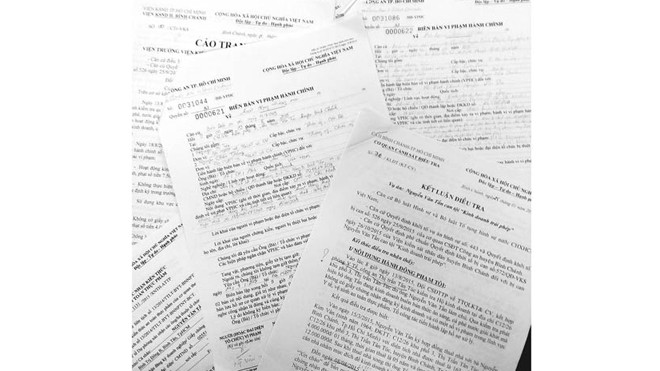 Các biên bản xử phạt vi phạm hành chính, kết luận điều tra vụ án của Công an huyện Bình Chánh và cáo trạng của Viện KSND huyện Bình Chánh đối với quán phở của anh Nguyễn Văn Tấn 