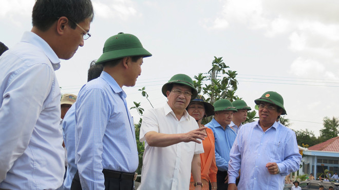 Phó Thủ tướng thị sát hạn, mặn tại Bạc Liêu.
