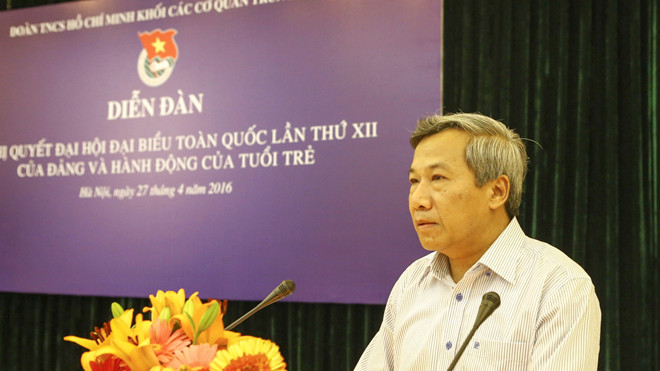 Tiến sĩ Trần Hồng Hà, Phó Bí thư Đảng bộ Khối các cơ quan Trung ương - Báo cáo viên cấp Trung ương của Đảng, quán triệt Nghị quyết Đại hội đại biểu toàn quốc lần thứ XII của Đảng cho đoàn viên thanh niên trong Khối tại diễn đàn.