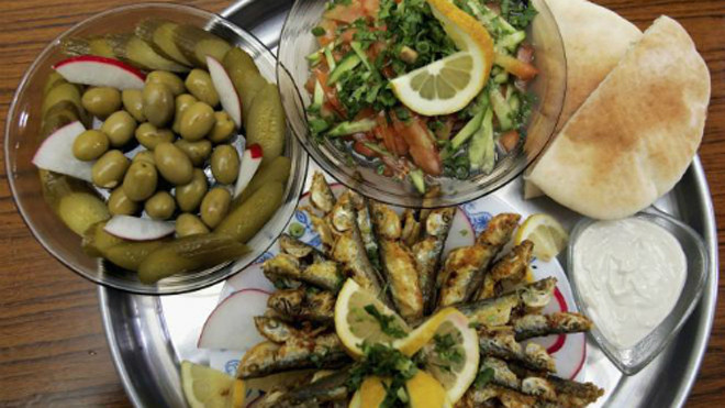 Bệnh nhân tim mạch nên ăn theo chế độ Địa Trung Hải để giảm nguy cơ đau tim, đột quỵ. Ảnh: Medical Daily.