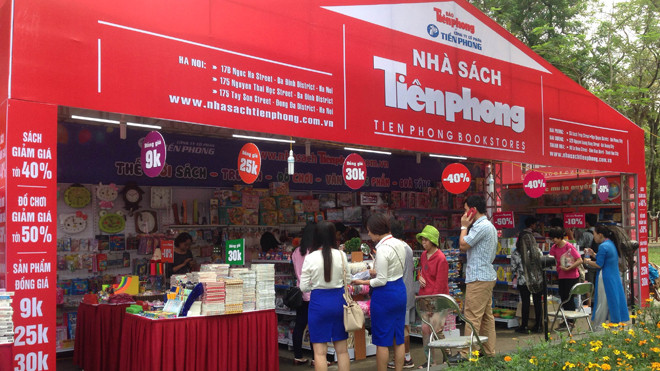 Nhà sách Tiền Phong với chương trình giảm giá hấp dẫn.