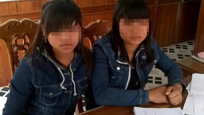 Hai phu vàng tại công an. Ảnh: C.A