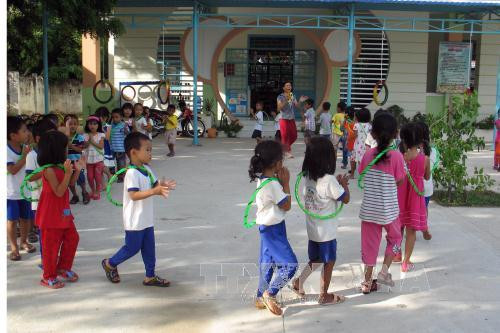 Giờ học ngoại khóa của cô, trò trường mẫu giáo Phước Nam, huyện Thuận Nam, Ninh Thuận. Ảnh: Công Thử/TTXVN
