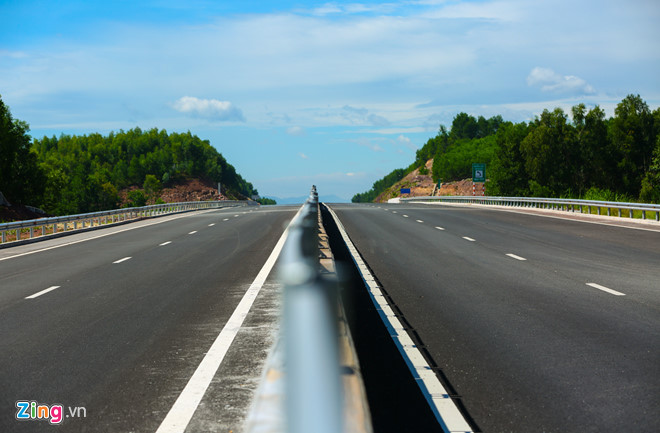 Ngày 2/9 sẽ thông xe kỹ thuật tuyến cao tốc Tam Kỳ - Quảng Ngãi. Ảnh: Đoàn Nguyên.