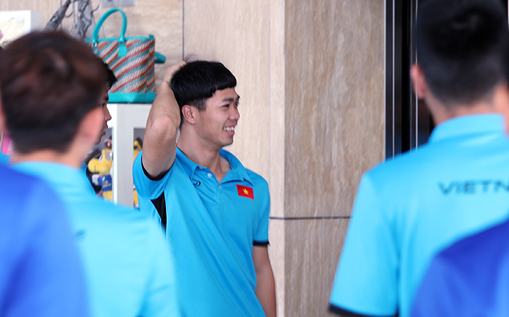 Nhờ Ban huấn luyện và các đồng đội động viên, Công Phượng đã giải quyết được vấn đề tâm lý sau khi đá hỏng hai quả 11m trong trận thắng Pakistan 3-0 hôm 14/6.