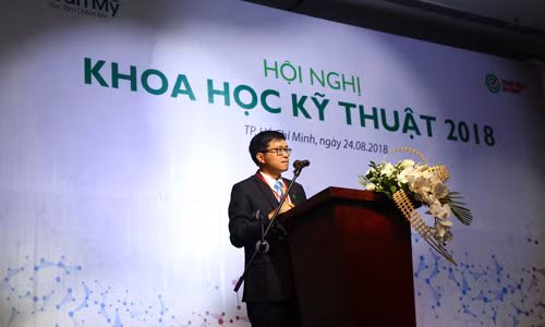 Ông Huỳnh Lê Đức - Tổng Giám Đốc Tập đoàn Y khoa Hoàn Mỹ phát biểu khai mạc