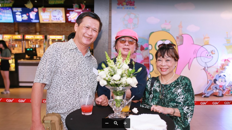 Đạo diễn Nguyễn Hà Bắc, đạo diễn Đặng Nhật Minh, nhà phê bình Nguyễn Thị Minh Thái (từ trái qua phải) tại Lễ công chiếu phim “Monta trong dải dân hà kỳ cục”