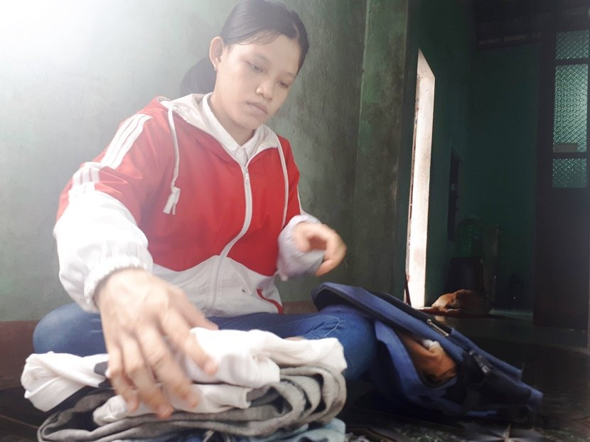 Thu Thuỷ đang soạn đồ