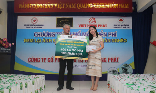 Việt Hưng Phát trao tặng số tiền mổ mắt miễn phí cho 400 bệnh nhân khó khăn thông qua Hội BTBNN