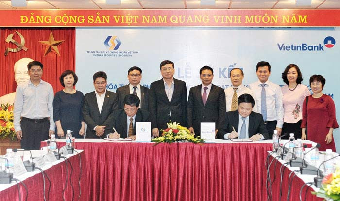 Tháng 5/2017, VietinBank và Trung tâm lưu ký Chứng khoán ký kết thỏa thuận phối hợp thanh toán bù trừ giao dịch CKPS