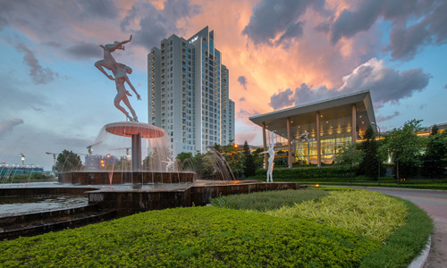 Ciputra Club - tổ hợp thể thao giải trí và ẩm thực cao cấp tại cổng chính khu đô thị Ciputra