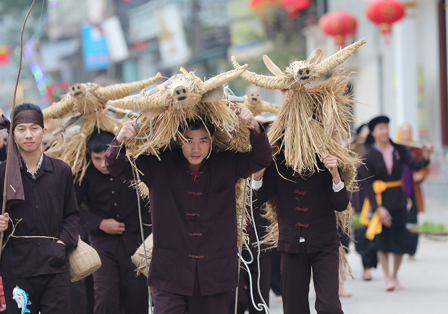 Độc đáo lễ hội trâu rơm bò rạ ngày xuân