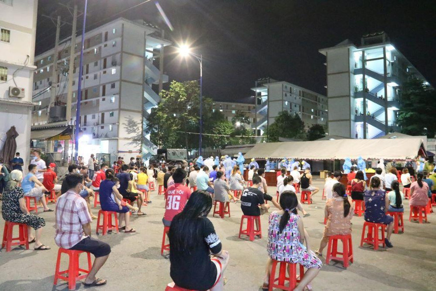 Bình Dương: Một công ty có 57 ca dương tính, 46 doanh nghiệp trở thành 'nhà' của công nhân