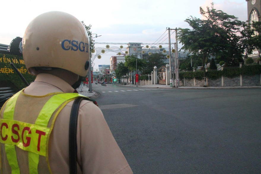 Đêm đầu tiên người Bình Dương không ra đường: Chỉ còn những ‘chiến binh’ thầm lặng