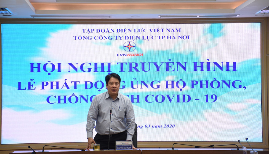 Ông Nguyễn Anh Tuấn – Chủ tịch Hội đồng thành viên EVNHANOI phát động tại buổi lễ 