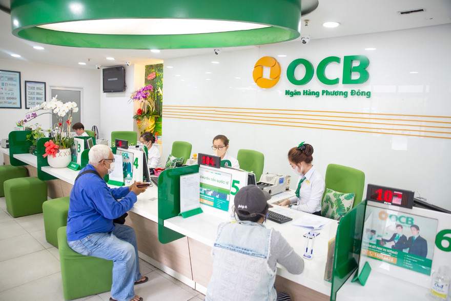 OCB tặng hàng nghìn khẩu trang, gel rửa tay cho khách hàng 