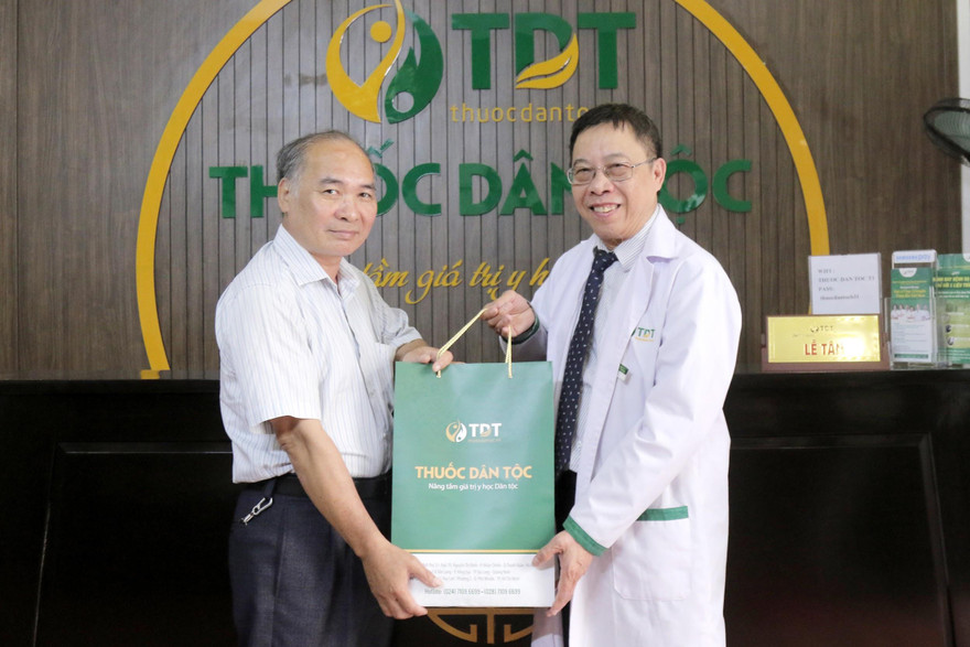 Thuốc dân tộc chữa khỏi bệnh trĩ cho diễn viên Bình Xuyên