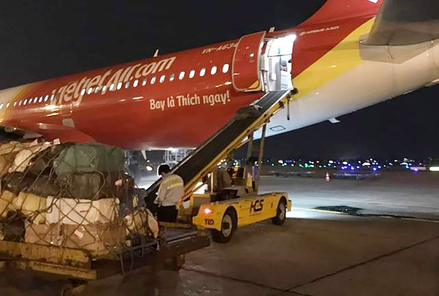 Ngoài những chuyến bay giải cứu hành khách, Vietjet đã thực hiện nhiều chuyến bay vận chuyển hàng hóa, trang thiết bị y tế phòng chống dịch Covid-19