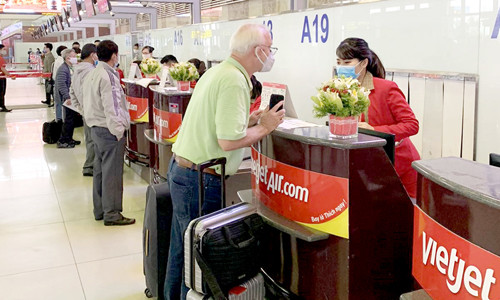 Nhân dịp trở lại bầu trờ sau thời gian cách ly xã hội, Vietjet mở bán vé khuyến mại chỉ từ 9.000 đồng/vé