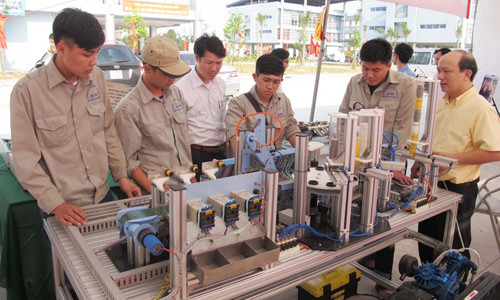 Giảng viên dạy nghề phải đạt tiêu chuẩn mới từ 1/8 tới.