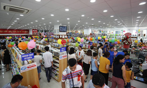 Nhà sách Tiền Phong giảm giá 30% dòng sách tham khảo của MCBooks