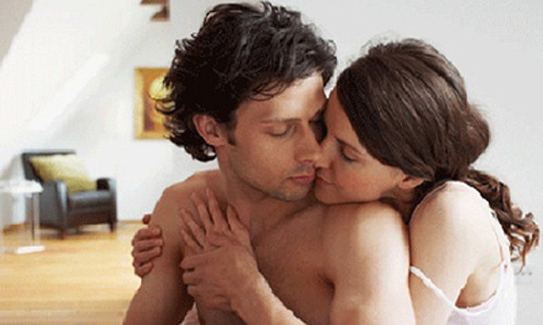 Những 'tai bay vạ gió' cực nguy hiểm chốn phòng the