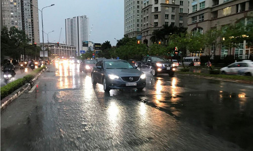 Siêu máy bơm giúp người dân đường Nguyễn Hữu Cảnh thoát cảnh “ngụp lặn” trên đường