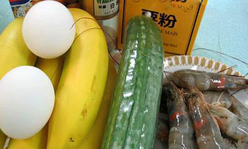 Chuối, tôm, trứng gà làm bánh rán tốt cho nam giới yếu sinh lý.