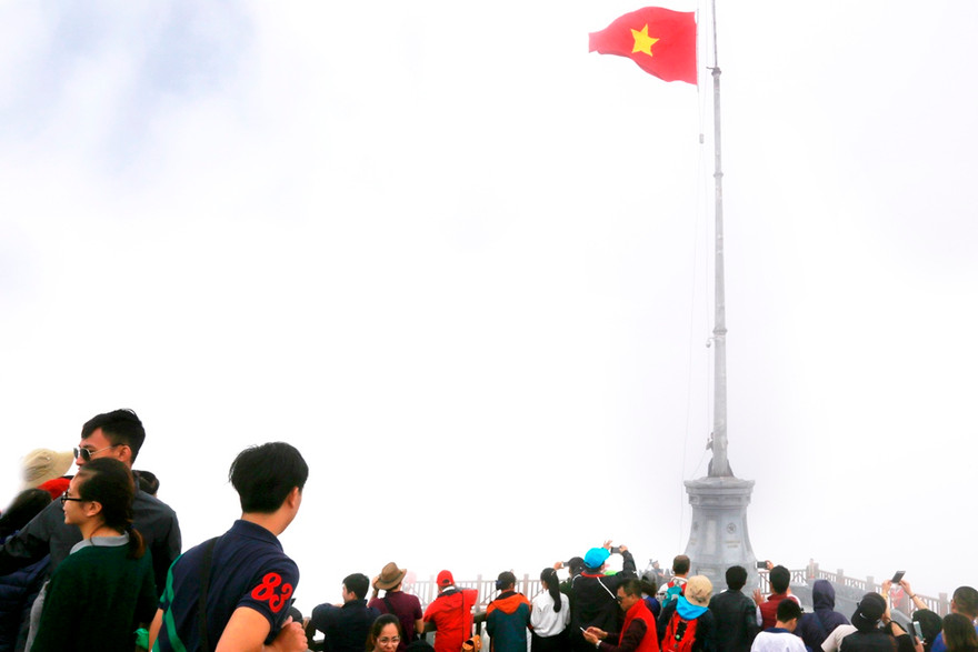 Lễ thượng cờ trên đỉnh thiêng Fansipan sẽ được tổ chức hàng tuần
