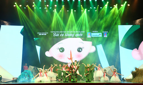 Trở về ký ức thời hoa lửa trong đêm nhạc ”Bài ca không quên”