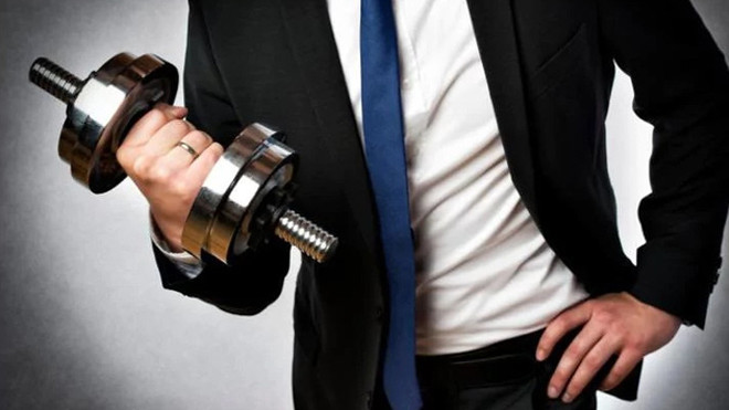 Bạn không phải tập tạ tại bàn làm việc để đạt được mức tập luyện khuyến nghị.