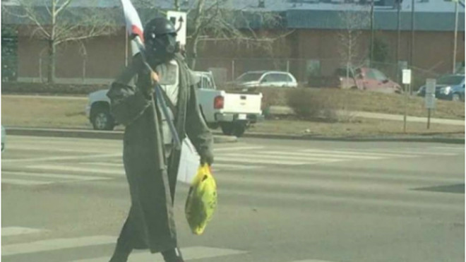 Game thủ hóa trang thành nhân vật game Fallout gây náo loạn trên phố.