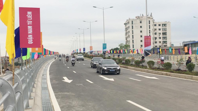 Với tổng mức đầu tư 1.500 tỷ đồng và sau 9 năm thi công tuyến đường Trần Hữu Dực dài 3,5km đã thông xe 