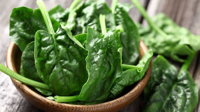 Mặt nạ trắng da chống nắng với rau chan vịt sẽ giúp bạn gái sở hữu làn da trắng hồng tự nhiên.