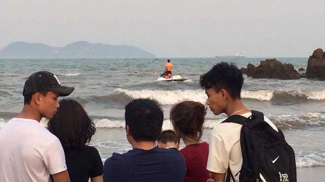 Hiện trường vụ hai học sinh bị sóng cuốn mất tích.