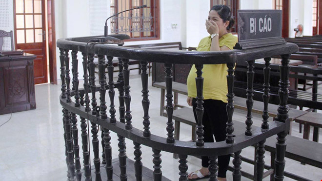 Ngô Thị Hạnh mang bụng bầu trước vành móng ngựa.