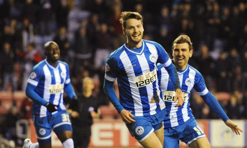 Powell trong màu áo Wigan. Ảnh: Reuters.