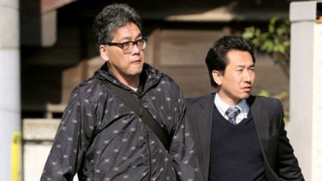 Nghi phạm tự xưng là Shibuya Yasumasa bị bắt sáng nay (trái). Ảnh: Asahi