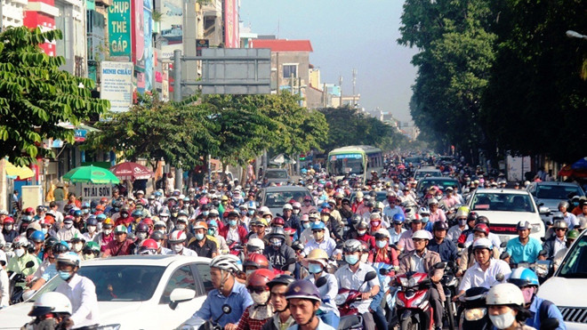 Xe máy là phương tiện lưu thông chính của người dân thành phố