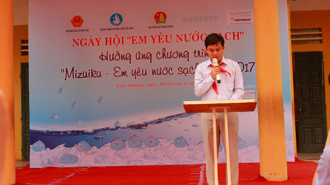 Anh Nguyễn Phú Trường, Phó Chủ tịch Thường trực Hội đồng Đội T.Ư phát động Ngày hội “Em yêu nước sạch” tại trường Tiểu học Cao Dương