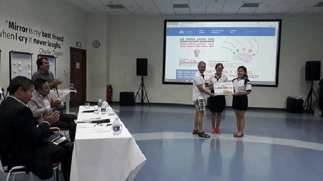 Hình ảnh thầy Thành trong buổi học gây nhiều tranh cãi