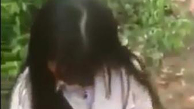 Xôn xao clip nhóm nữ sinh bắt bạn quỳ rồi tát vào mặt