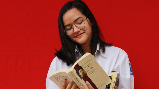 Tôn Nữ yêu văn học, thơ ca và muốn tìm hiểu về nhân loại.