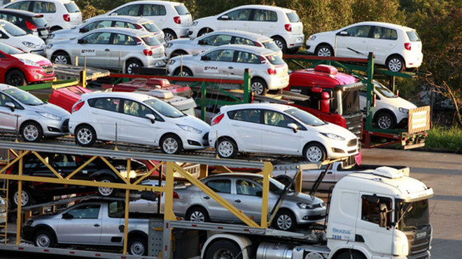 Giá khai báo thông quan hải quan bình quân của xe con nguyên chiếc tháng 3 chỉ khoảng 252 triệu đồng/xe, giảm mạnh so với tháng 2/2017.