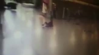 Khoảnh khắc nghi phạm kích nổ tại sân bay ở Thổ Nhĩ Kỳ