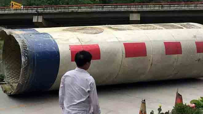 Một trong số những mảnh vỡ tên lửa rơi xuống Thiên Trụ Sơn (Ảnh: CEN)