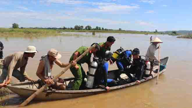 Lực lượng chức năng đang tập trung tìm kiếm nạn nhân