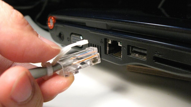 Những cách bảo mật thô sơ của Zukerberg, Snowden