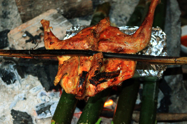 Gà nướng bản Đôn. Ảnh: Vĩnh Hy.